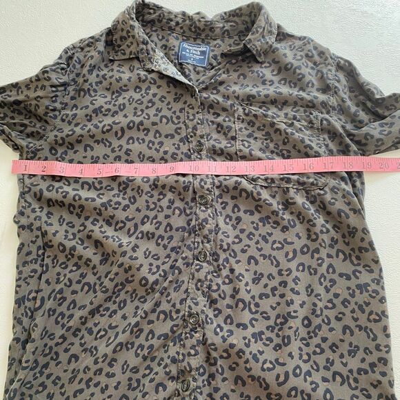 Abercrombie & Fitch Leopard Print Button Down Shirt Women’s Small - Picture 8 of 9